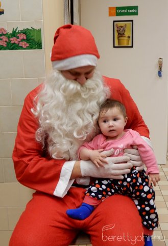 A Tama Hungary Kft. dolgozói beteg gyerekenek adományoztak 07